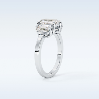 Elegant 1.25 CT Three Stones Engagement Ring Featuring Emerald Moissanite