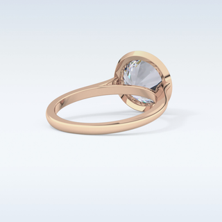 Beautiful 2.85 CT Solitaire Engagement Ring Featuring Round Moissanite