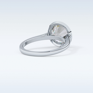 Beautiful 2.85 CT Solitaire Engagement Ring Featuring Round Moissanite