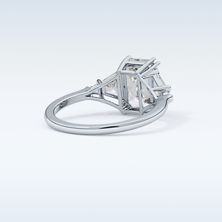 Elegant 1.9 CT Cluster Engagement Ring Featuring Emerald Moissanite
