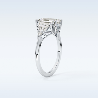 Elegant 1.9 CT Cluster Engagement Ring Featuring Emerald Moissanite