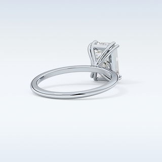 Stunning 2.45 CT Solitaire Engagement Ring Featuring Emerald Moissanite