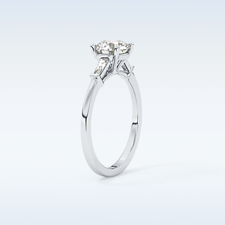 Elegant 1.03 CT Three Stones Engagement Ring Featuring Round Moissanite