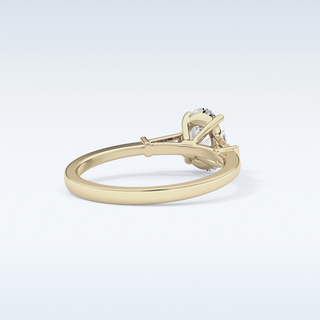 Elegant 0.83 CT Three Stones Engagement Ring Featuring Oval Moissanite