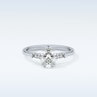 Elegant 0.83 CT Three Stones Engagement Ring Featuring Oval Moissanite