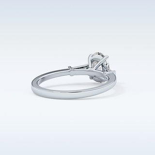 Elegant 0.83 CT Three Stones Engagement Ring Featuring Oval Moissanite