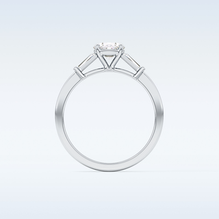 Elegant 0.83 CT Three Stones Engagement Ring Featuring Oval Moissanite