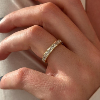 0.13 TCW Round Twisted DEF/VVS Lab Grown Diamond Wedding Band