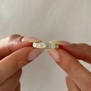 0.13 TCW Round Twisted DEF/VVS Lab Grown Diamond Wedding Band