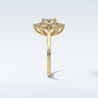 1 Cluster Engagement Ring Featuring Round Moissanite