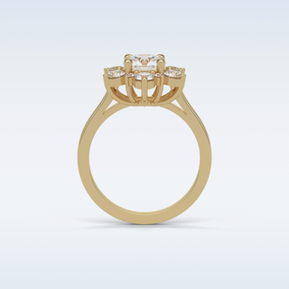 1 Cluster Engagement Ring Featuring Round Moissanite