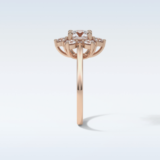 1 Cluster Engagement Ring Featuring Round Moissanite