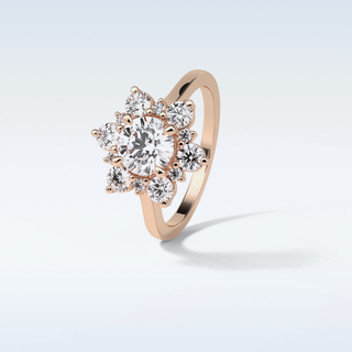 1 Cluster Engagement Ring Featuring Round Moissanite