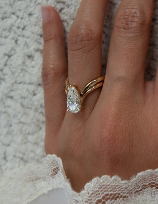 2.5 CT Pear Cut Solitaire Lab Grown Diamond Ring With Classic Eve Plain Band