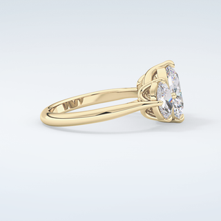 2.0 CT Oval Cut Three Stone Moissanite Engagement Ring 4