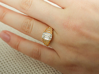 Stunning 1.0 - 2.0 CT Emerald Moissanite Engagement Ring With Cluster Design 4