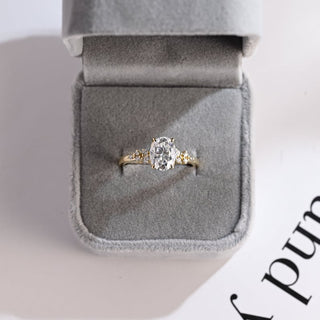 Stunning 1.0 - 2.0 CT Oval Moissanite Engagement Ring with Cluster Design 8