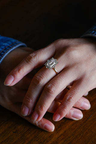 Stunning 1.0 - 2.0 CT Emerald Moissanite Engagement Ring With Halo Design 6