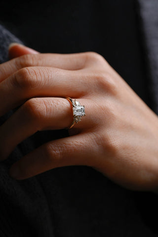 Stunning 1.0 - 2.0 CT Emerald Moissanite Engagement Ring With Cluster Design 2