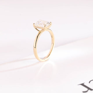 Stunning 1.0 - 2.0 CT Emerald Moissanite Engagement Ring with Solitaire Design 9