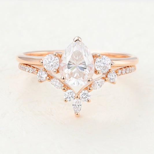 1.0 CT Pear Moissanite Three Stones Bridal Ring Set 1