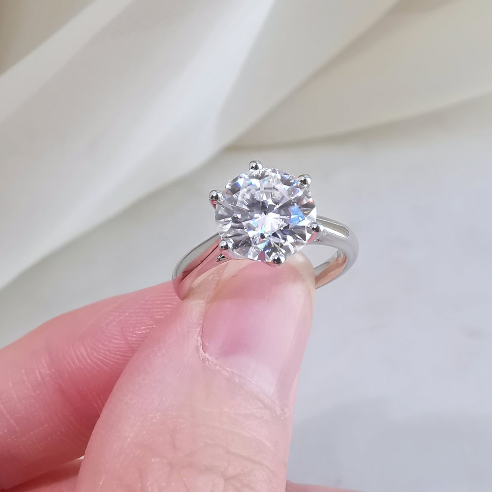 2.50 CT Round Shaped Moissanite Solitaire Engagement Ring 3