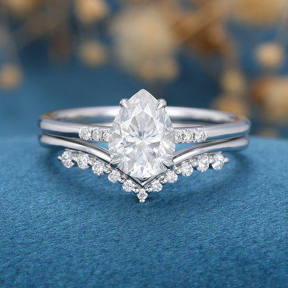 1.0 CT Pear Shaped Moissanite Solitaire Bridal Set 1
