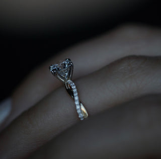 0.89 CT Round Cut Twisted Shank Pave CVD E/VS1 Diamond Engagement Ring 4