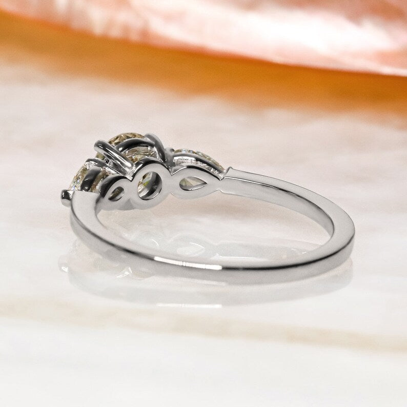 0.80 CT Round Three Stone F/VS1 Diamond Engagement Ring 4