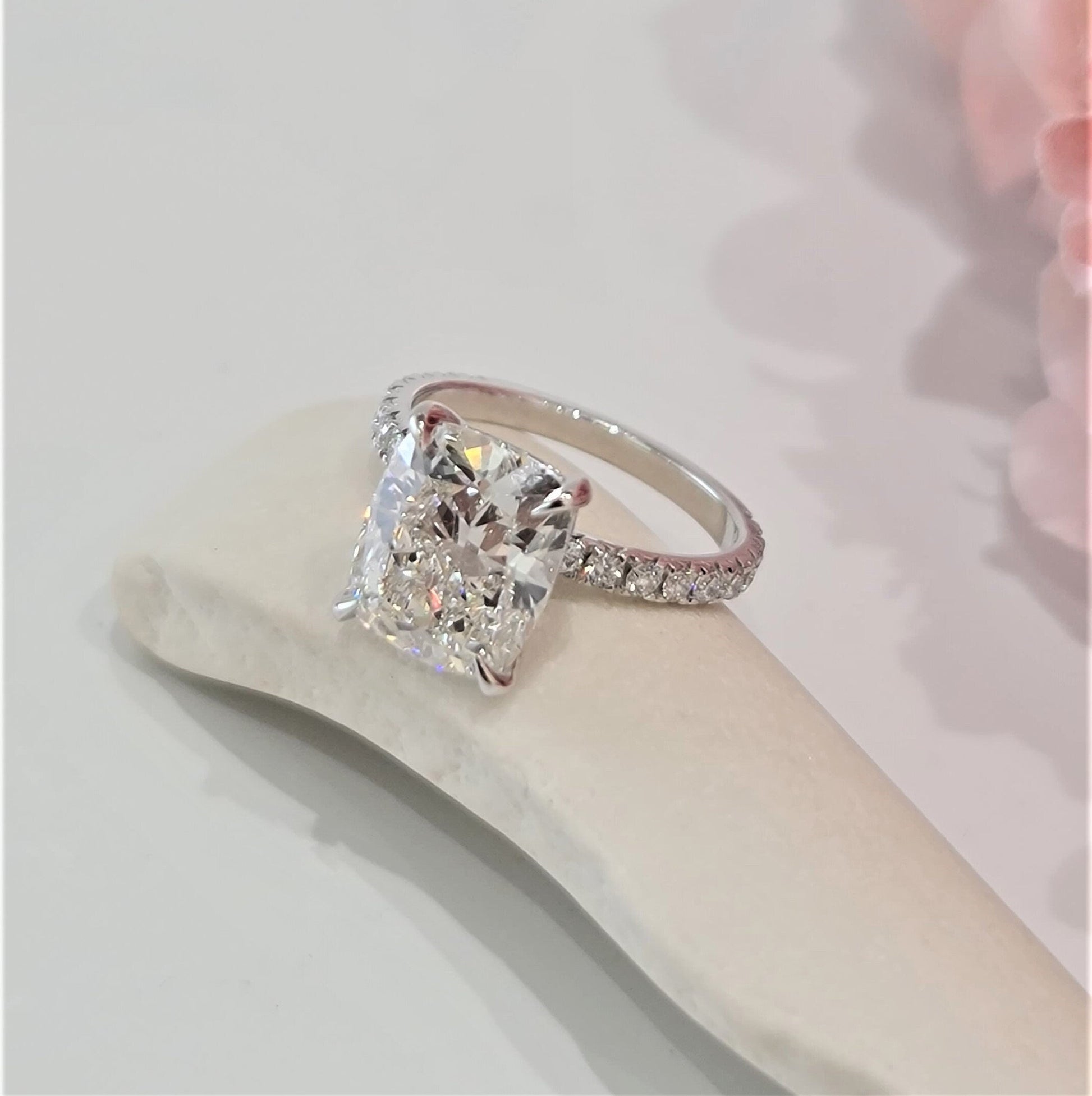 4.0 CT Cushion Solitaire CVD G/VS2 Diamond Engagement Ring 1